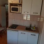Knezic Apartment *